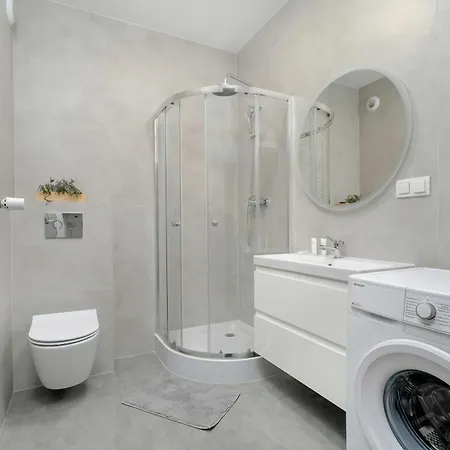 아파트 Spacious Niemena With Free Garage By Renters 포즈난