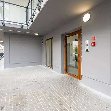 Lägenhet Spacious Niemena With Free Garage By Renters