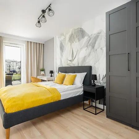 Spacious Niemena With Free Garage By Renters Poznań
